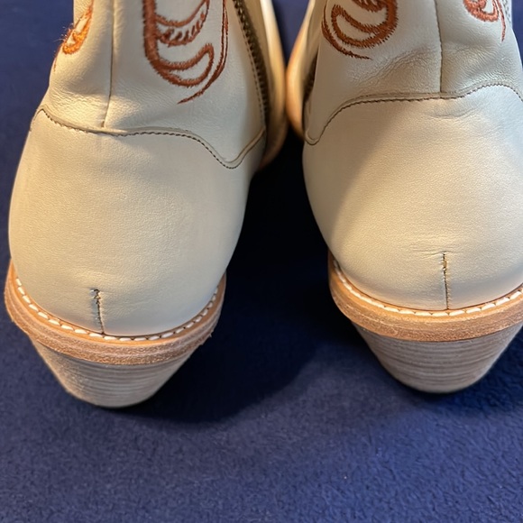NEW Anthropologie Italian Cowboy boots cream with stitching size 7 (37.5) - Picture 4 of 9